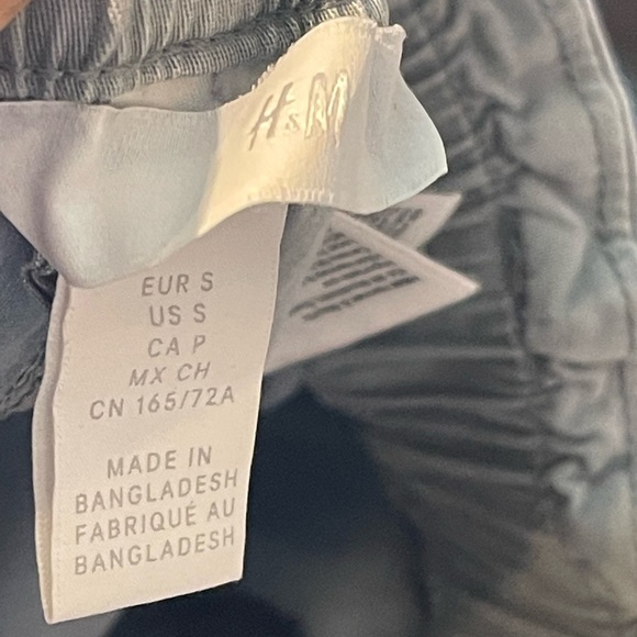 H&M Women’s Paperbag Waist Shorts Green Size Small Elastic Waist Pockets Casual - Picture 5 of 6